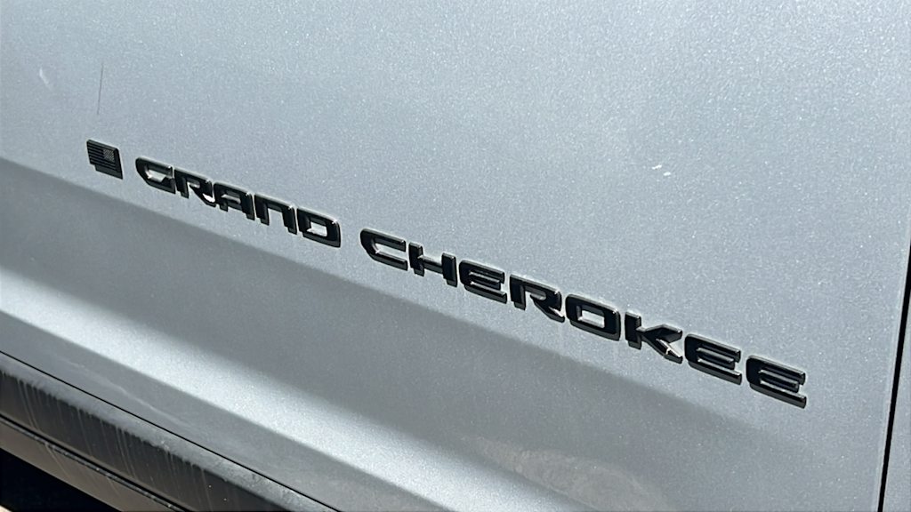 Thumbnail: 2023 Jeep Grand Cherokee L - 4