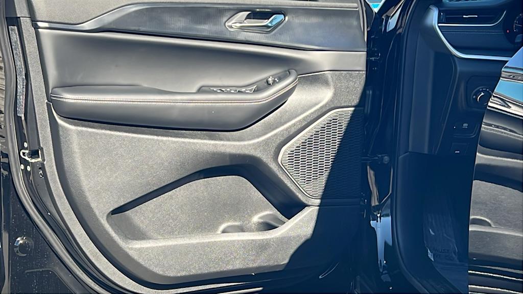 Thumbnail: 2026 Jeep Grand Cherokee L - 28