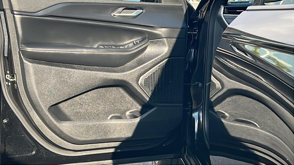 Thumbnail: 2023 Jeep Grand Cherokee L - 29