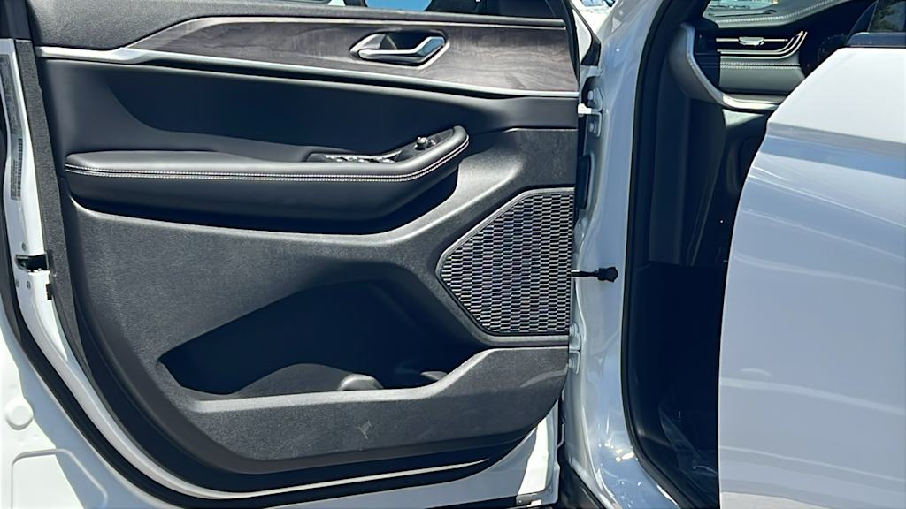 Thumbnail: 2026 Jeep Grand Cherokee L - 27