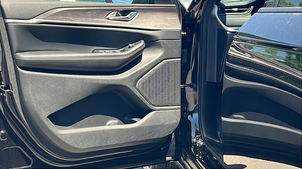 Thumbnail: 2026 Jeep Grand Cherokee L - 27