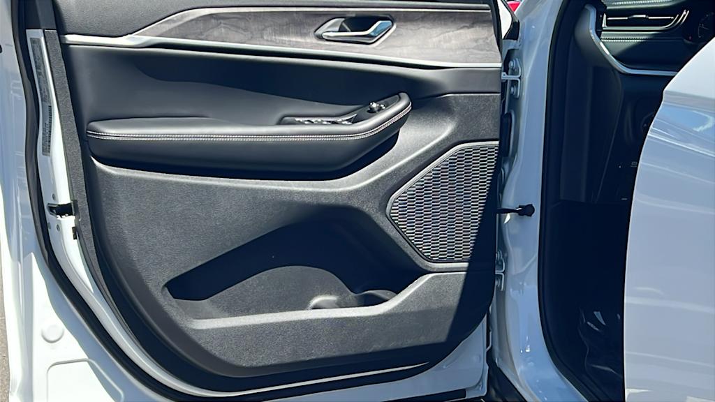 Thumbnail: 2026 Jeep Grand Cherokee L - 29
