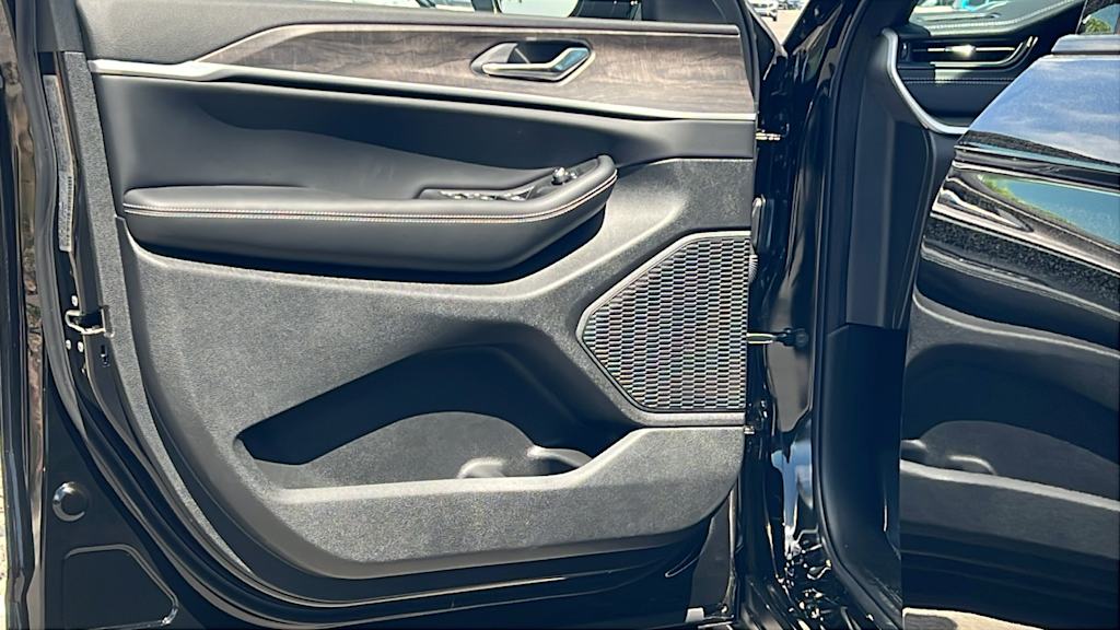 Thumbnail: 2026 Jeep Grand Cherokee L - 28
