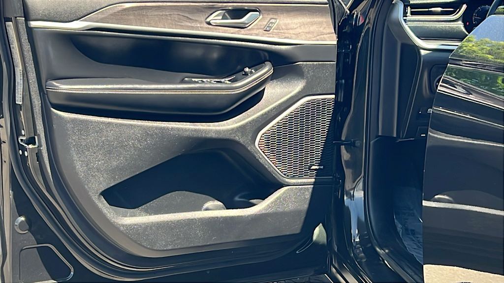 Thumbnail: 2023 Jeep Grand Cherokee L - 30