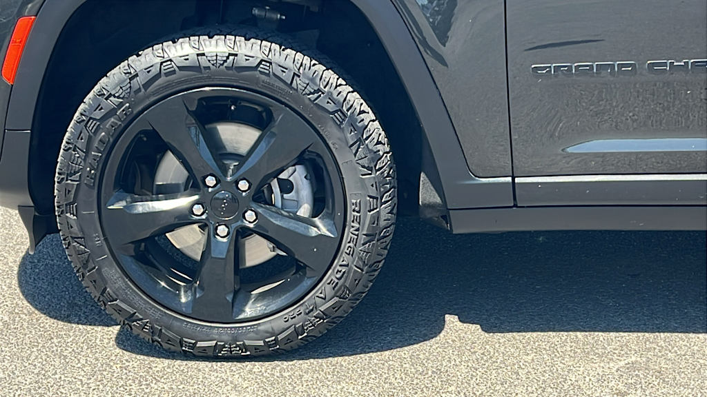 Thumbnail: 2023 Jeep Grand Cherokee L - 8