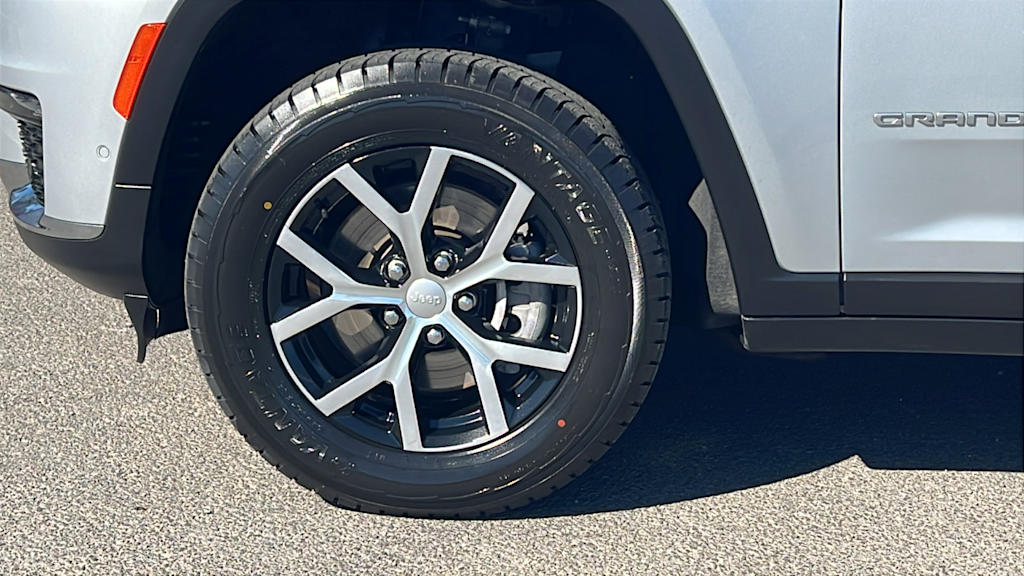 Thumbnail: 2024 Jeep Grand Cherokee L - 8