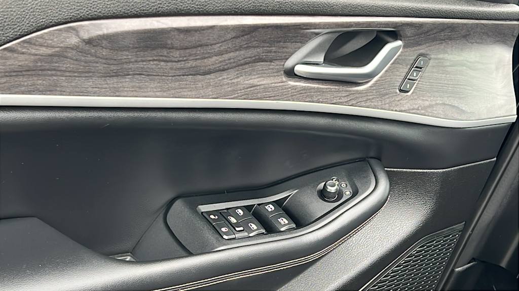 Thumbnail: 2023 Jeep Grand Cherokee L - 27