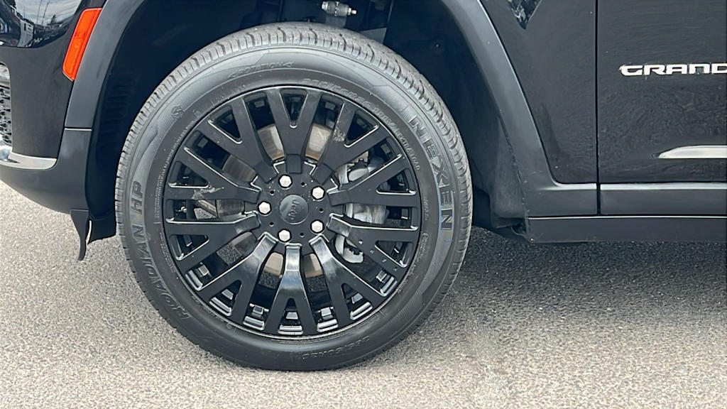 Thumbnail: 2023 Jeep Grand Cherokee L - 8