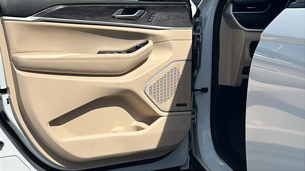 Thumbnail: 2021 Jeep Grand Cherokee L - 29