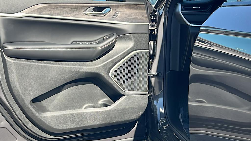 Thumbnail: 2026 Jeep Grand Cherokee L - 28