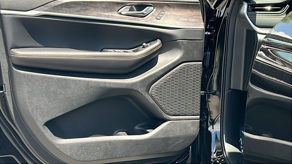 Thumbnail: 2026 Jeep Grand Cherokee L - 27