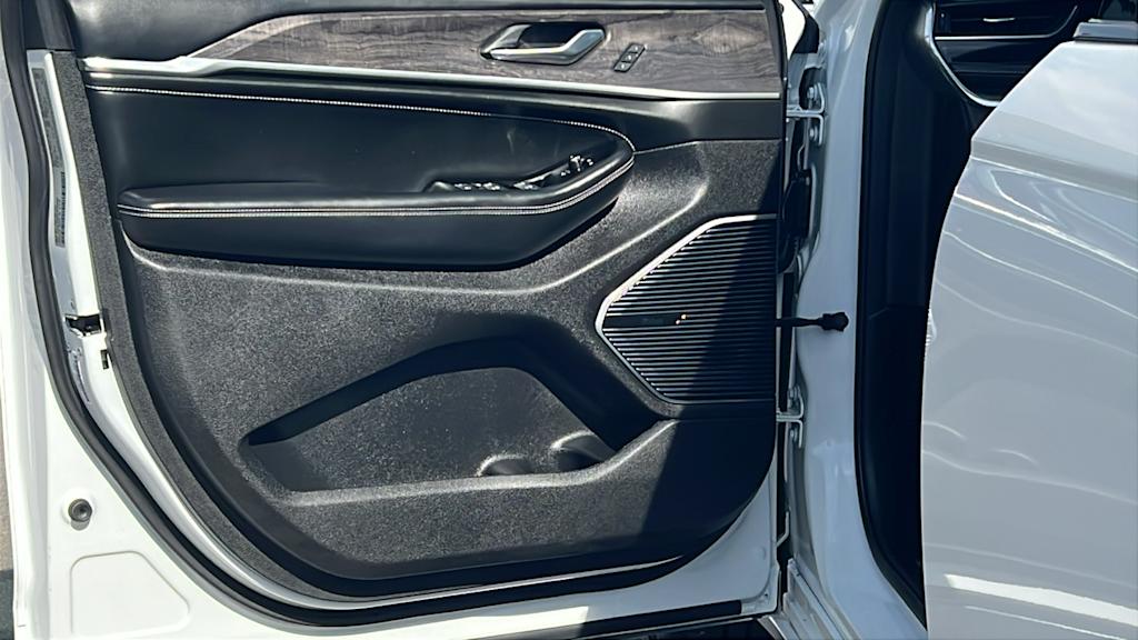 Thumbnail: 2023 Jeep Grand Cherokee L - 28