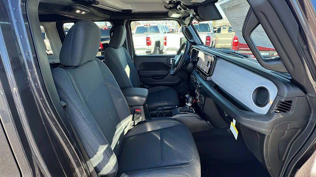2025 Jeep Wrangler Sport 21