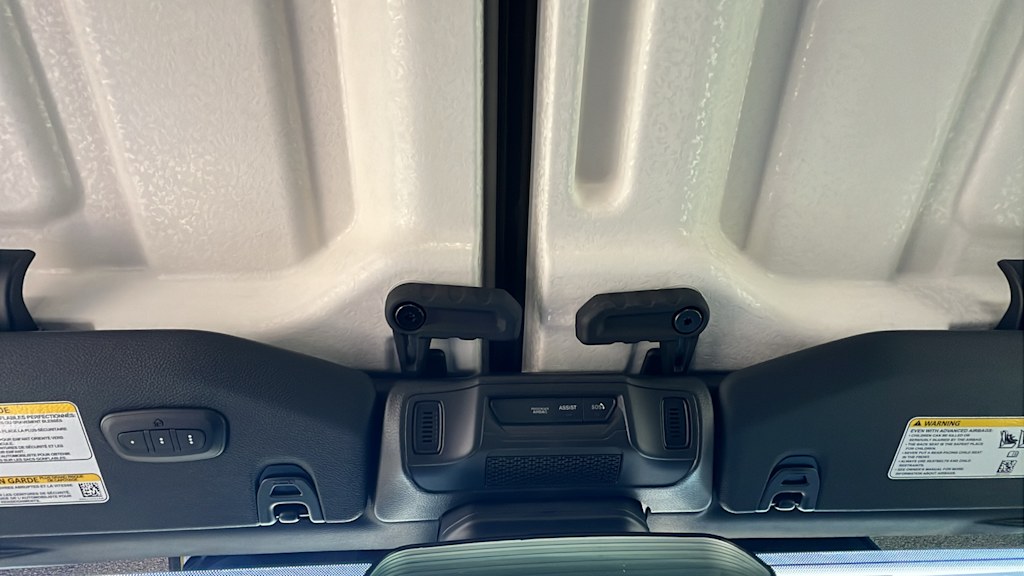 2025 Jeep Wrangler Sport 33