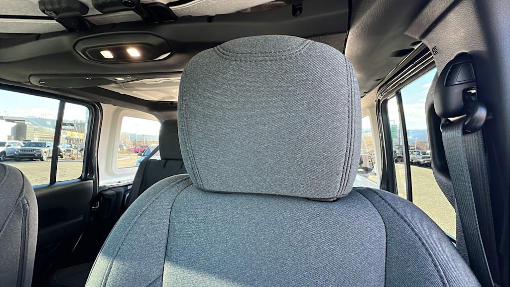 2025 Jeep Wrangler Sport 28