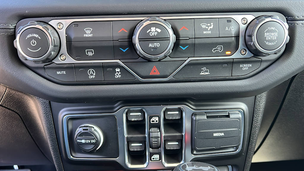 Thumbnail: 2026 Jeep Wrangler - 23