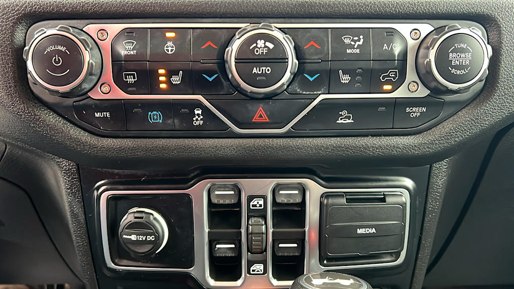 Thumbnail: 2024 Jeep Wrangler - 22