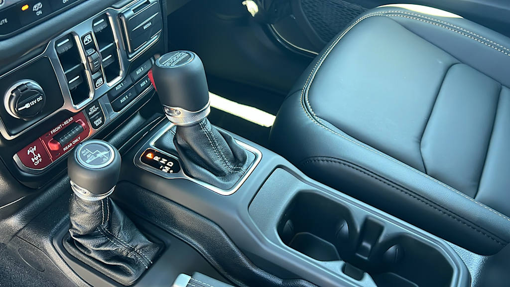 Thumbnail: 2025 Jeep Wrangler - 15