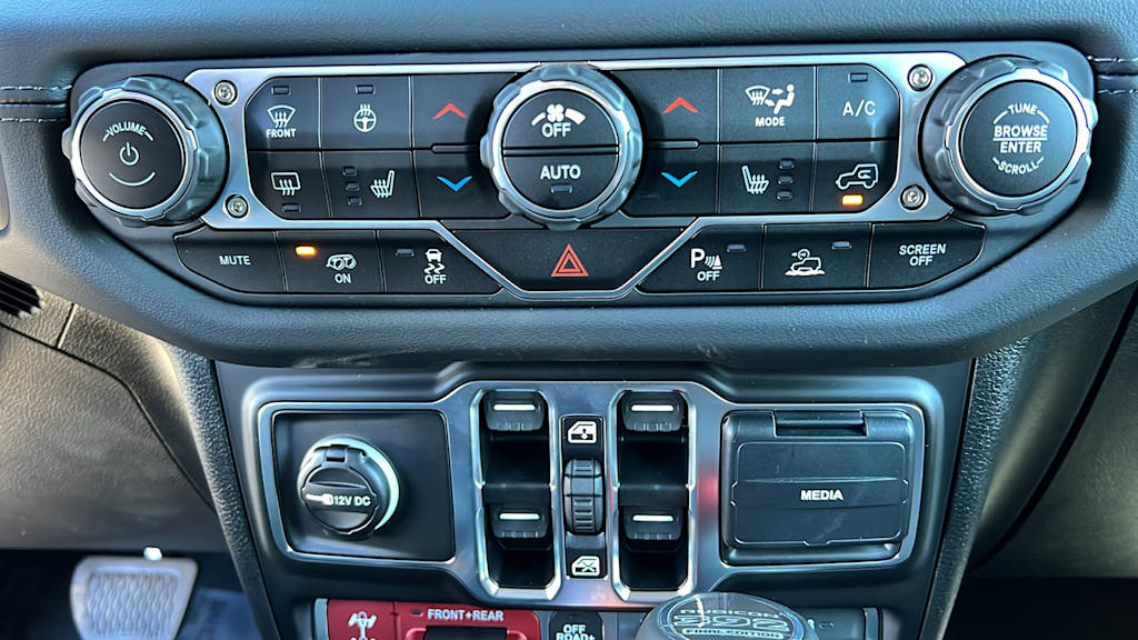 Thumbnail: 2025 Jeep Wrangler - 23