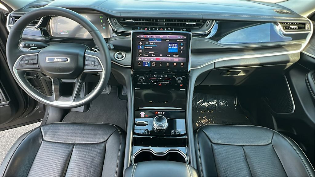 Thumbnail: 2022 Jeep Grand Cherokee - 14