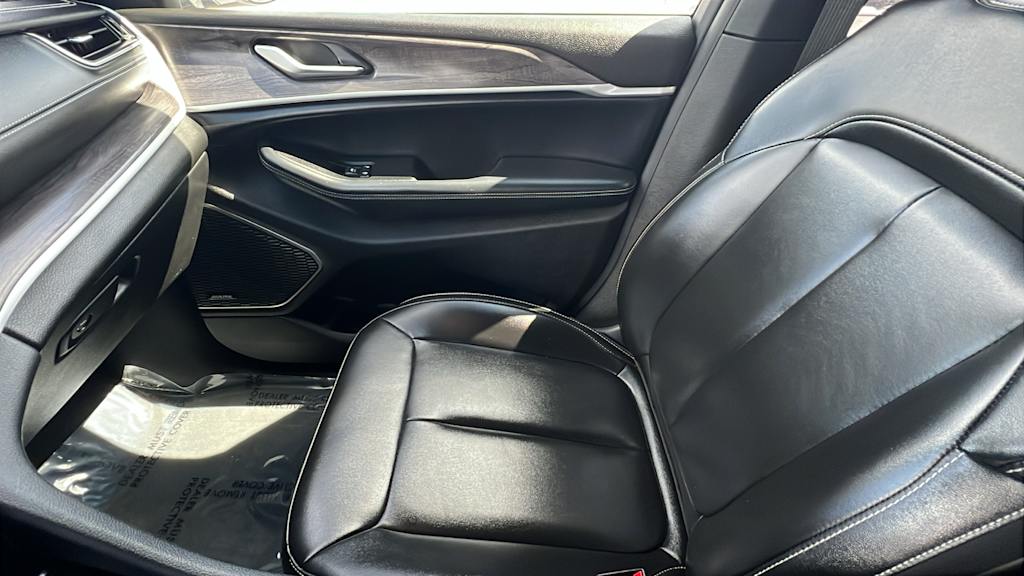 Thumbnail: 2024 Jeep Grand Cherokee - 11