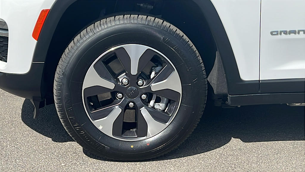 Thumbnail: 2024 Jeep Grand Cherokee - 8