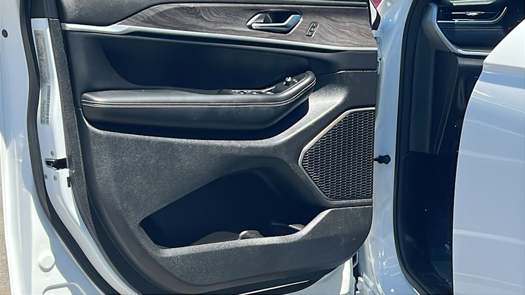 Thumbnail: 2025 Jeep Grand Cherokee - 27