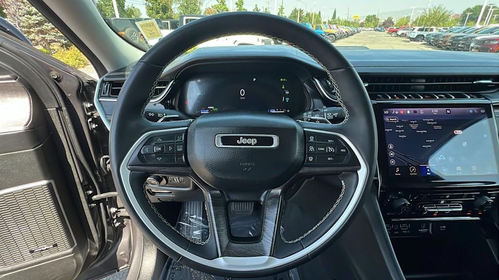 Thumbnail: 2022 Jeep Grand Cherokee - 13