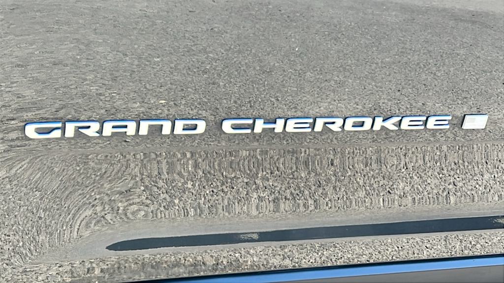 Thumbnail: 2023 Jeep Grand Cherokee - 7