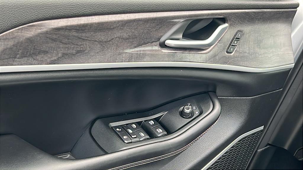 Thumbnail: 2023 Jeep Grand Cherokee - 28