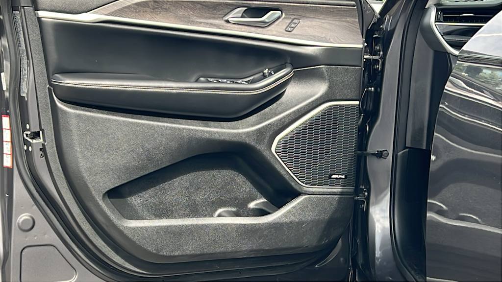 Thumbnail: 2023 Jeep Grand Cherokee - 28