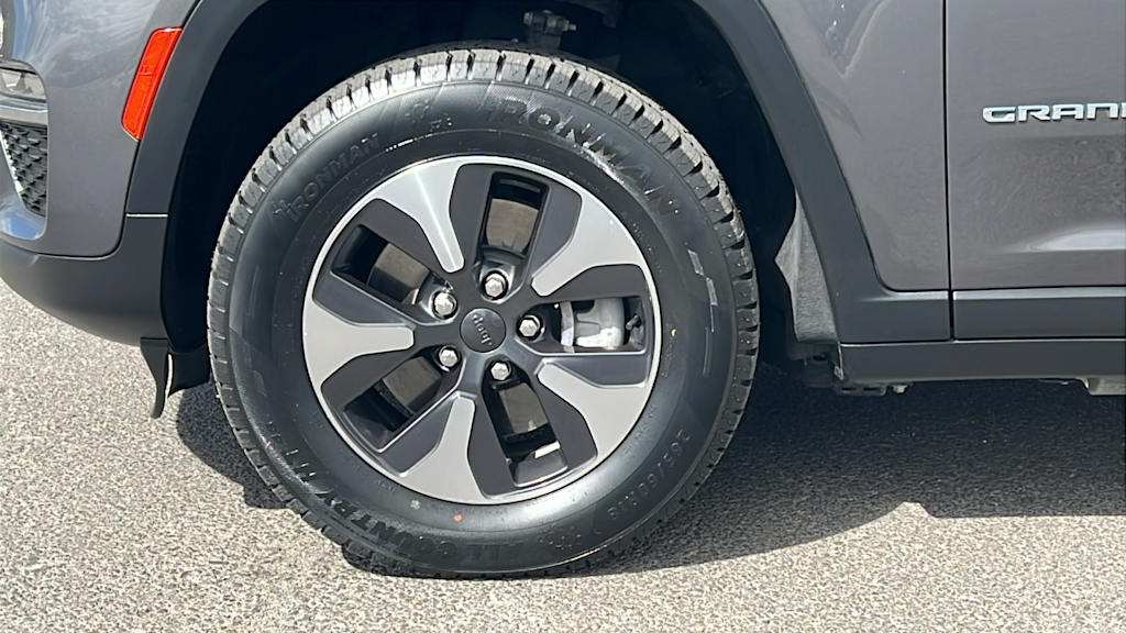 Thumbnail: 2023 Jeep Grand Cherokee - 8