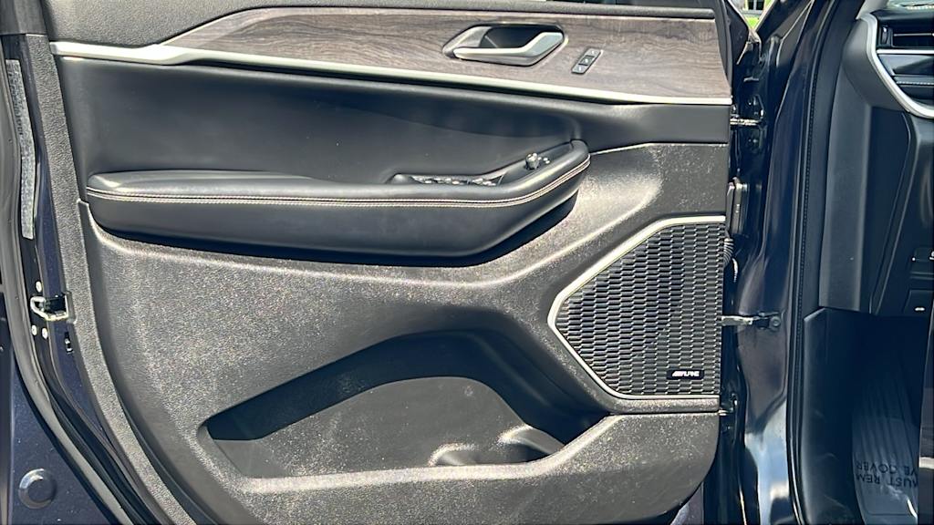 Thumbnail: 2023 Jeep Grand Cherokee - 28