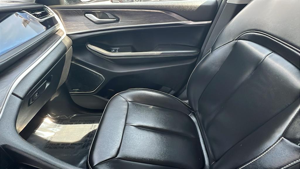 Thumbnail: 2023 Jeep Grand Cherokee - 11