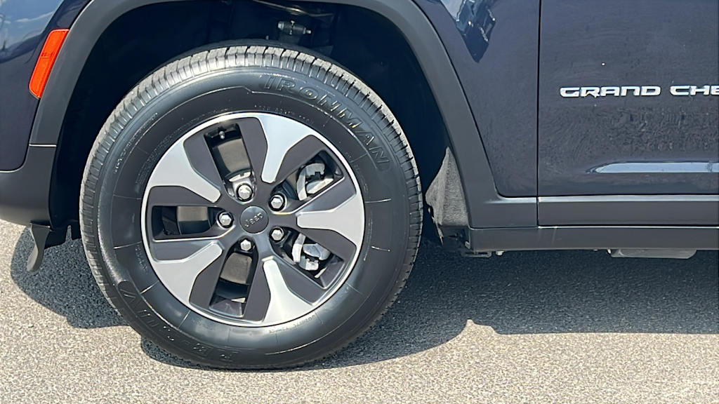 Thumbnail: 2023 Jeep Grand Cherokee - 8