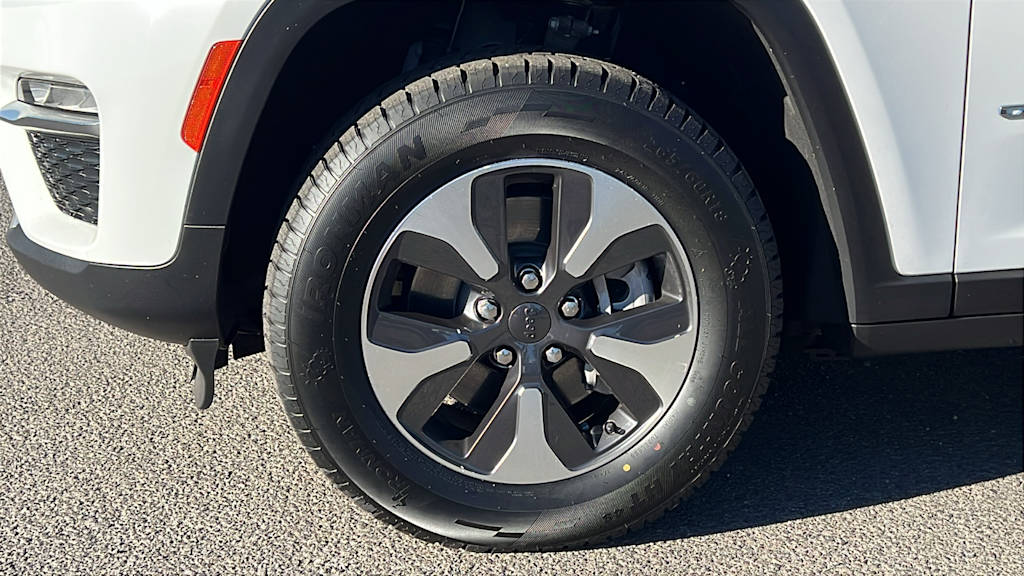 Thumbnail: 2023 Jeep Grand Cherokee - 8