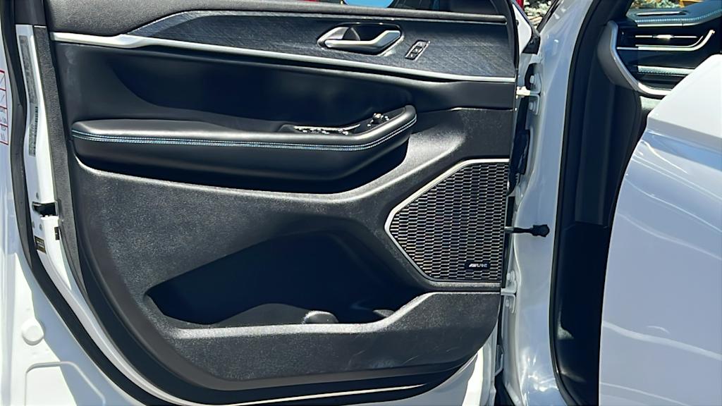 Thumbnail: 2022 Jeep Grand Cherokee - 29