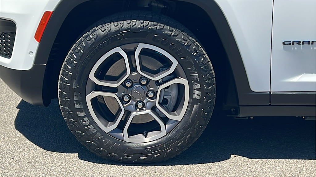 Thumbnail: 2022 Jeep Grand Cherokee - 8