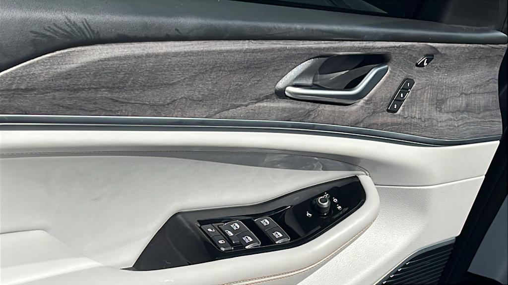 Thumbnail: 2022 Jeep Grand Cherokee - 28