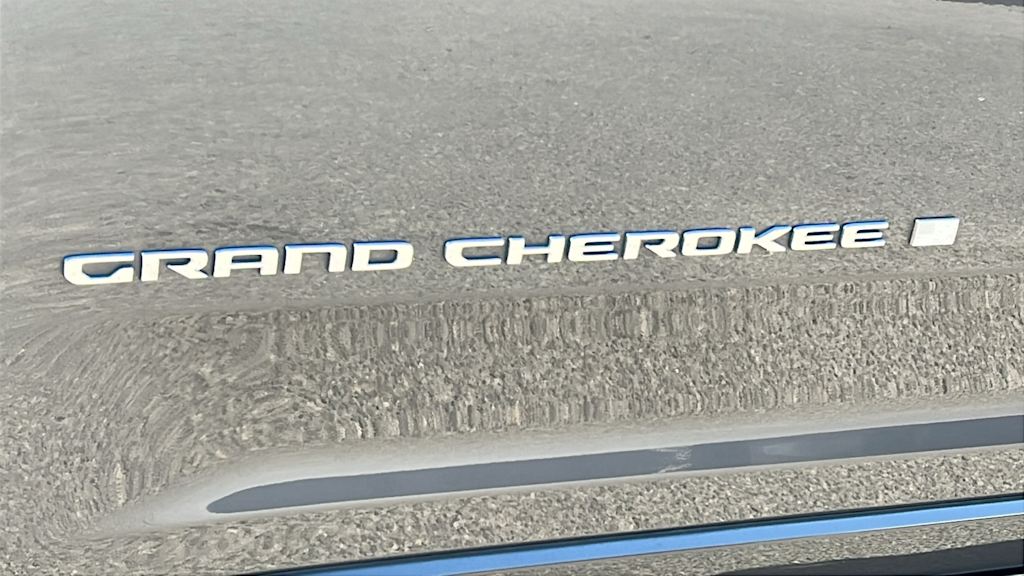 Thumbnail: 2022 Jeep Grand Cherokee - 7