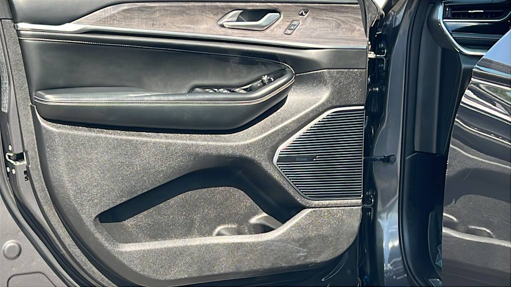 Thumbnail: 2024 Jeep Grand Cherokee - 28