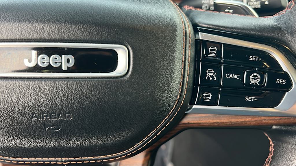 Thumbnail: 2022 Jeep Grand Cherokee - 24
