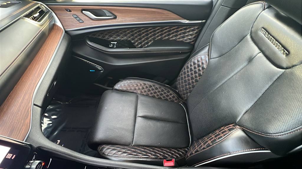 Thumbnail: 2022 Jeep Grand Cherokee - 11