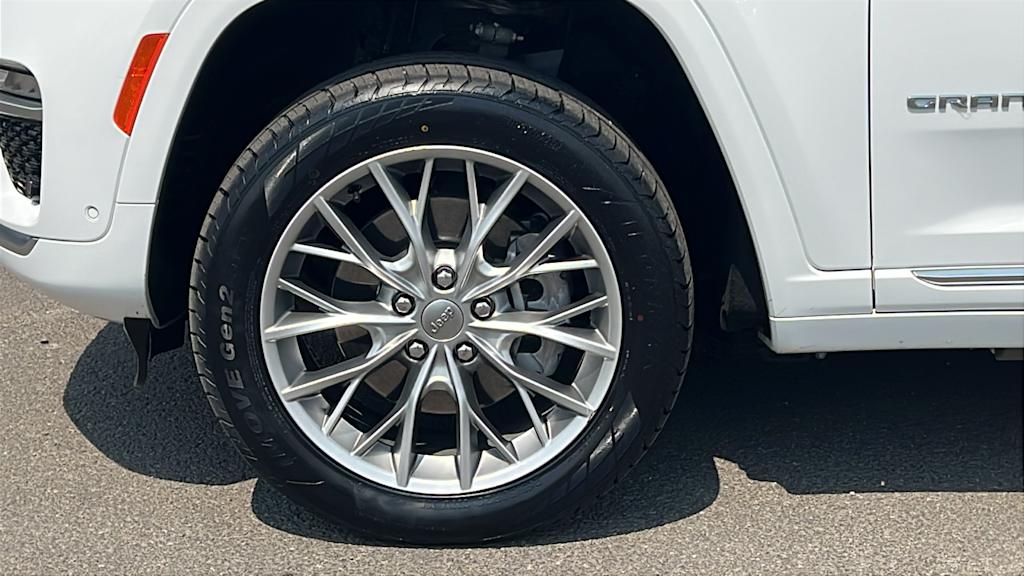 Thumbnail: 2022 Jeep Grand Cherokee - 8