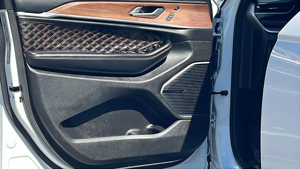 Thumbnail: 2022 Jeep Grand Cherokee - 26