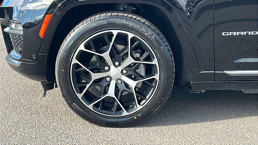 Thumbnail: 2023 Jeep Grand Cherokee - 8
