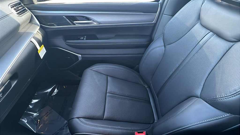 Thumbnail: 2026 Jeep Grand Wagoneer L - 11