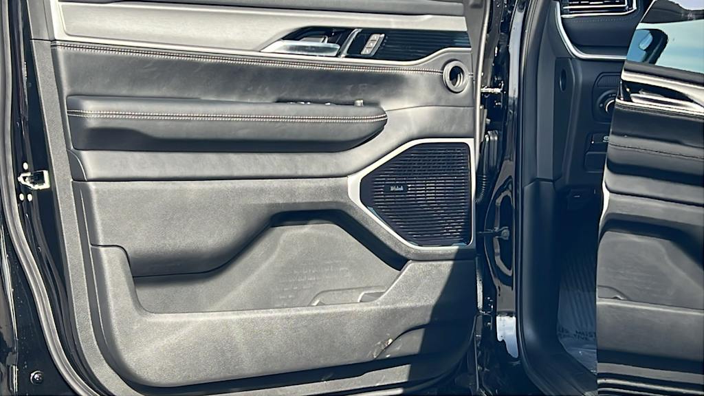 Thumbnail: 2026 Jeep Grand Wagoneer L - 28