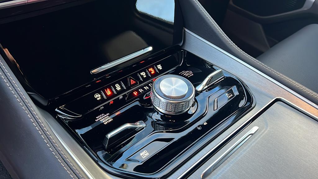 Thumbnail: 2026 Jeep Grand Wagoneer L - 14