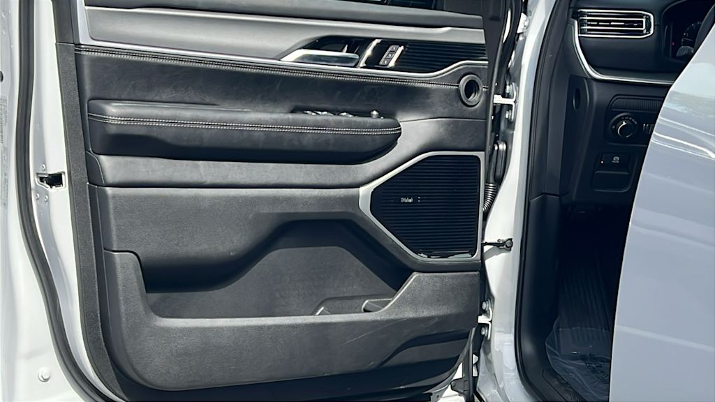 Thumbnail: 2026 Jeep Grand Wagoneer L - 28